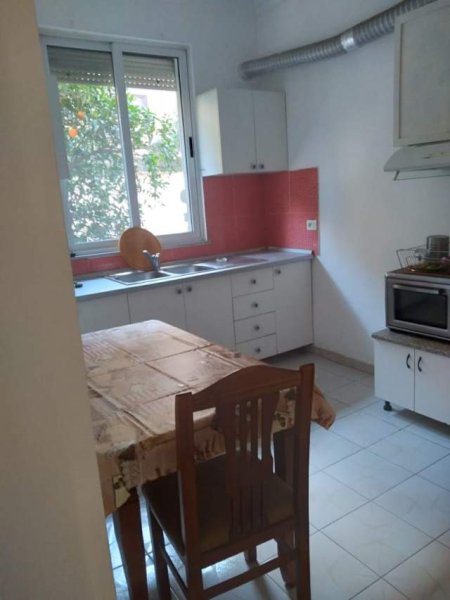 Tirane, jepet me qera Vile 2+1 Kati 1, 80 m² 40.000 Leke (Tregu Elektrik)