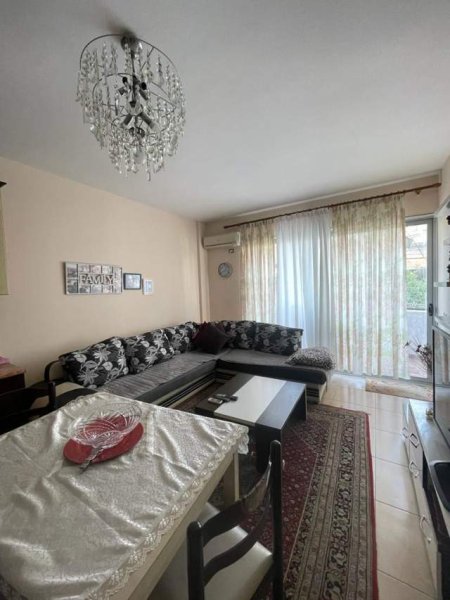 Tirane, jepet me qera apartament 2+1+BLK Kati 2, 80 m² 400 Euro (pallati i Brigadave)