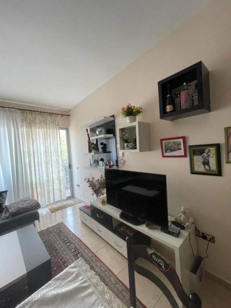 Tirane, jepet me qera apartament 2+1+BLK Kati 2, 80 m² 400 Euro (pallati i Brigadave)