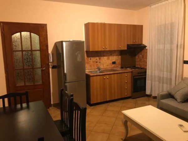 Tirane, jepet me qera apartament 1+1 Kati 5, 60 m² 36.000 Leke (prane Kryqit te Kuq)