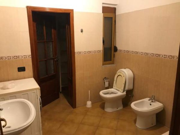 Tirane, jepet me qera apartament 1+1 Kati 5, 60 m² 36.000 Leke (prane Kryqit te Kuq)