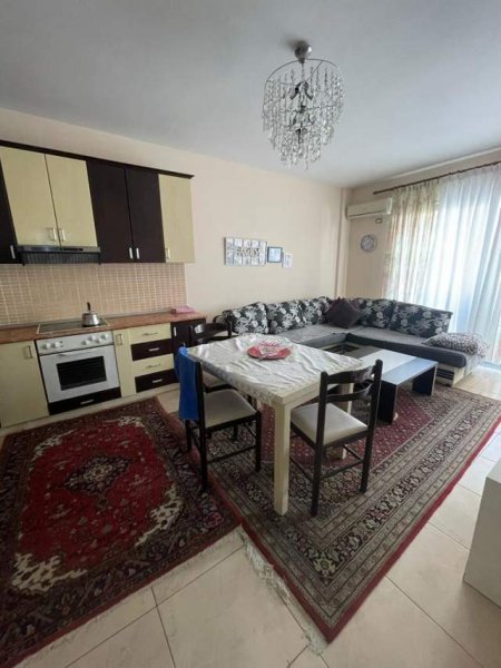 Tirane, jepet me qera apartament 2+1+BLK Kati 2, 90 m² 400 Euro (Rruga e Elbasanit)
