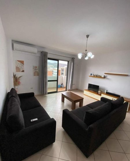 Tirane, jepet me qera apartament 2+1+BLK Kati 10, 115 m² 500 Euro (Rruga kavajes)