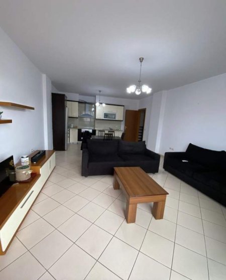 Tirane, jepet me qera apartament 2+1+BLK Kati 10, 115 m² 500 Euro (Rruga kavajes)