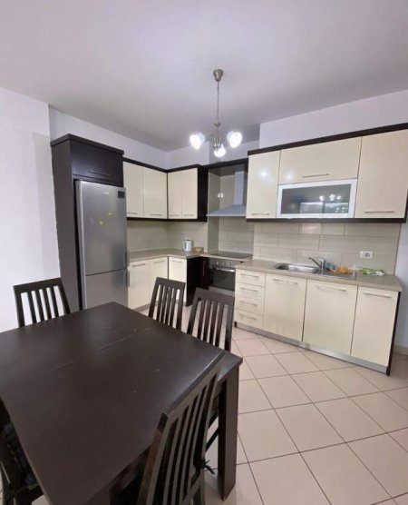 Tirane, jepet me qera apartament 2+1+BLK Kati 10, 115 m² 500 Euro (Rruga kavajes)
