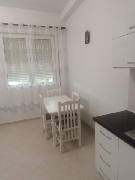 Tirane, jepet me qera apartament 2+1 Kati 1, 90 m² 40.000 Leke (rruga e Zallit)