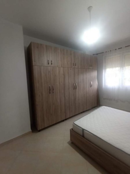 Tirane, jepet me qera apartament 2+1 Kati 1, 90 m² 40.000 Leke (rruga e Zallit)
