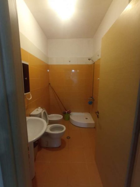 Tirane, jepet me qera Vile 2+1+BLK Kati 1, 68 m² 40.000 Leke (Rruga e Zallit)