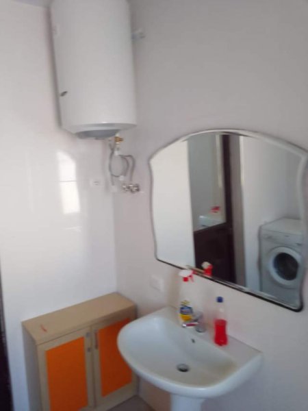 Tirane, jepet me qera apartament 1+1 Kati 4, 67 m² 30.000 Leke (rruga Pandi Dardha)