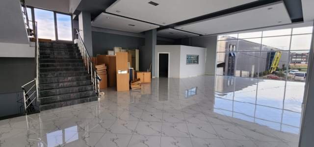 Tirane, jepet me qera magazine 1.816 m² 3.500 Euro (Autostrada Tirane-Durres)