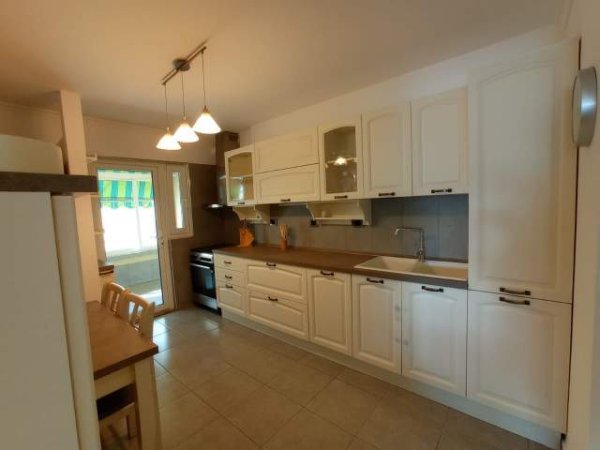 Tirane, jepet me qera apartament 650 Euro (Sheshi Willson)