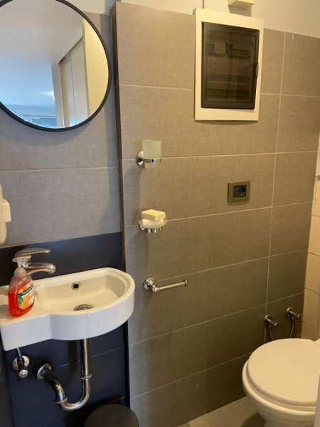 Tirane, jepet me qera apartament 650 Euro (Sheshi Willson)