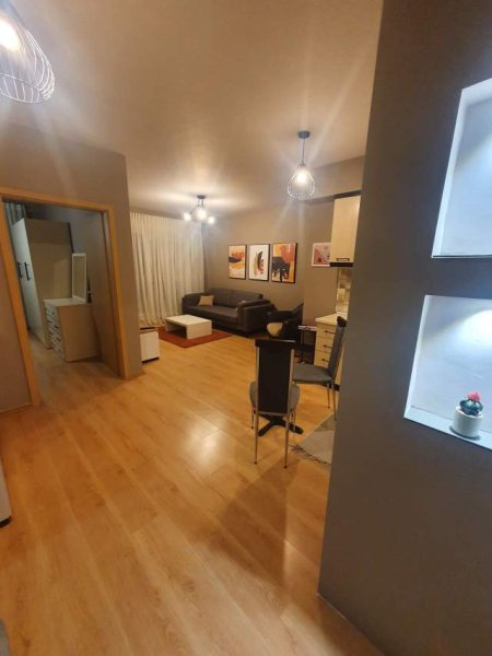 Tirane, jepet me qera apartament modern 1+1+BLK,  kompleksi 'Kontakt' 21-Dhjetori, 500 Euro
