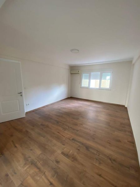 Tirane, jepet me qera Kati 6, 55 m² 650 Euro