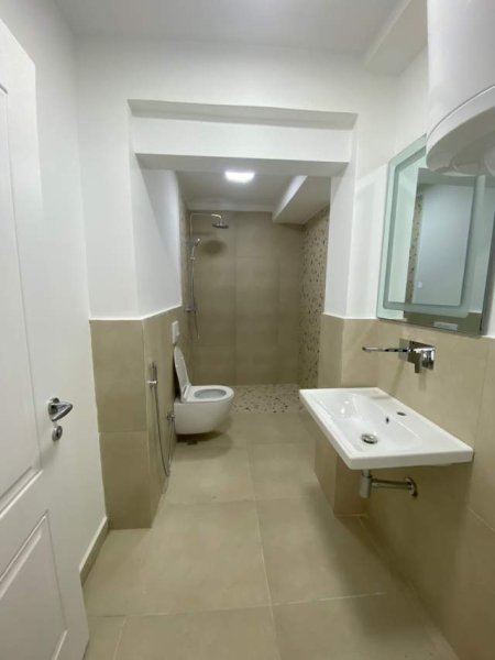 Tirane, jepet me qera Kati 6, 55 m² 650 Euro