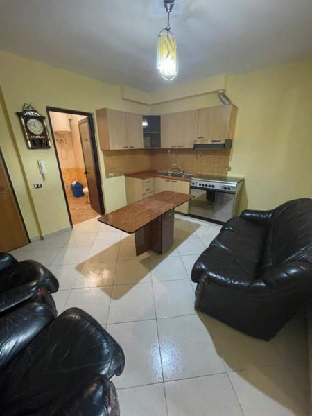 Tirane, jepet me qera apartament 1+1+BLK Kati 4, 50 m² 320 Euro (Gjimnazi Partizani)