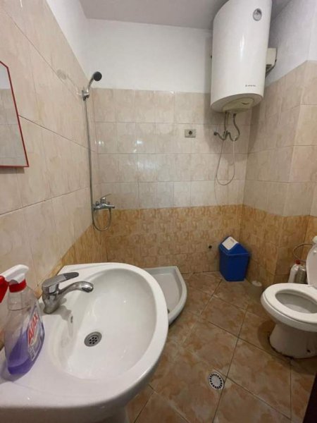Tirane, jepet me qera apartament 1+1+BLK Kati 4, 50 m² 320 Euro (Gjimnazi Partizani)