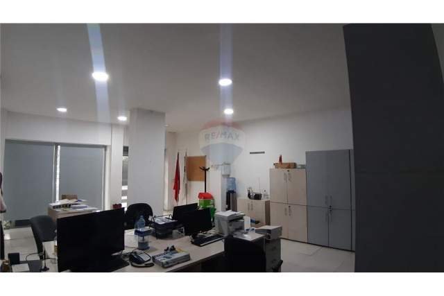 Tirane, jepet me qera ambjent biznesi Kati 0, 75 m² 550 Euro (kopshti zoologjik)