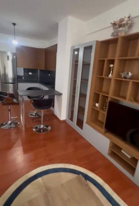Tirane, jepet me qera apartament 2+1+BLK Kati 4, 100 m² 440 Euro (21 Dhjetori)