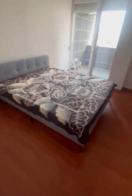 Tirane, jepet me qera apartament 2+1+BLK Kati 4, 100 m² 440 Euro (21 Dhjetori)