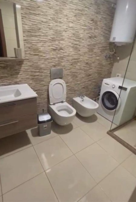 Tirane, jepet me qera apartament 2+1+BLK Kati 4, 100 m² 440 Euro (21 Dhjetori)