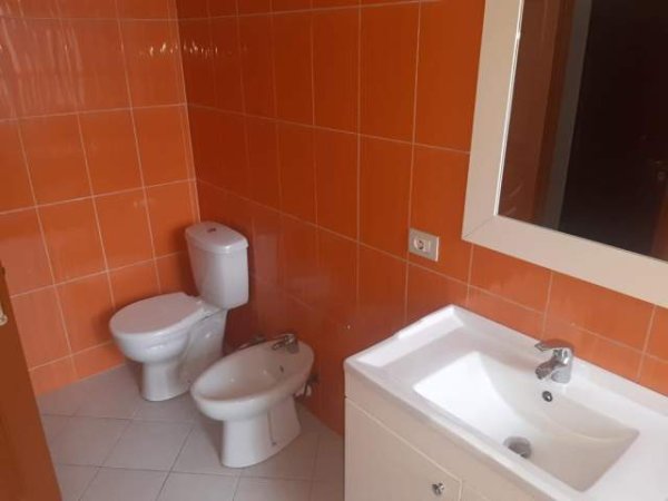 Tirane, jepet me qera garsonier 1+1 Kati 6, 40 m² 33.000 Leke