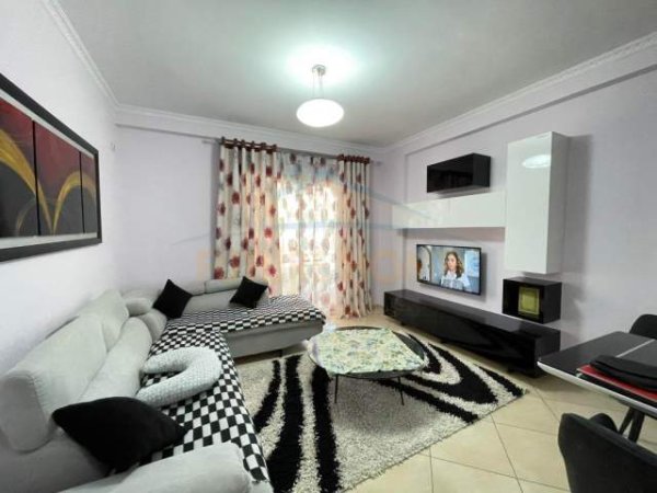 Tirane, jepet me qera apartament 1+1 Kati 7, 65 m² 320 Euro (Unaza E Re Astir)