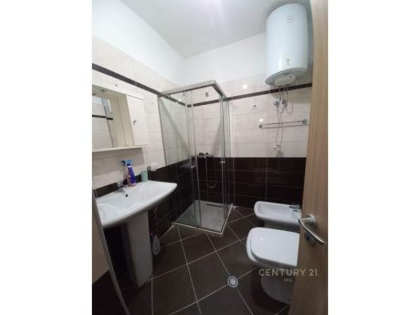 Tirane, jap me qera apartament 2+1 Kati 3, 104 m² 800 Euro