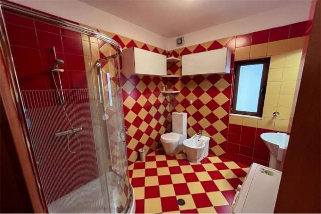 Tirane, jepet me qera apartament 2+1 80 m² 450 Euro (myslym shyr)