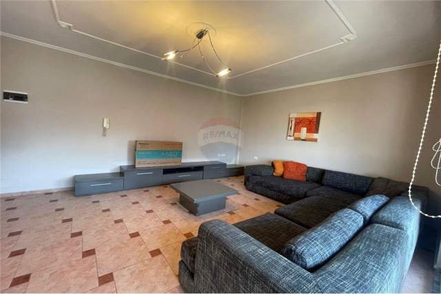 Tirane, jepet me qera apartament 130 m² 550 Euro (tirana re)