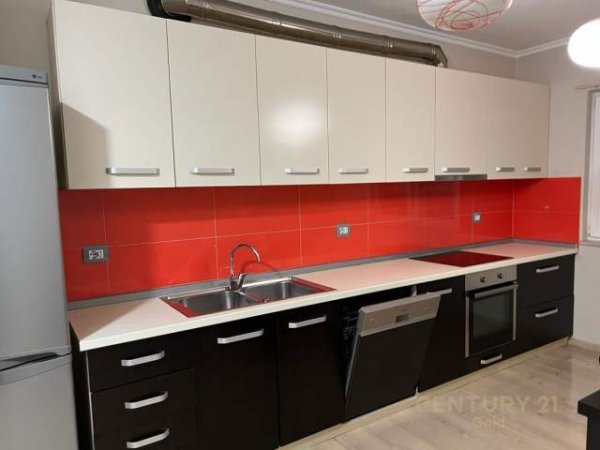 Tirane, jap me qera apartament 2+1 Kati 5, 60 m² 450 Euro (vasil shanto)