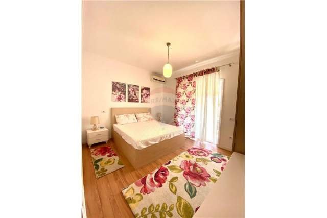 Tirane, jepet me qera apartament 1+1 70 m² 500 Euro (rruga barrikatave)