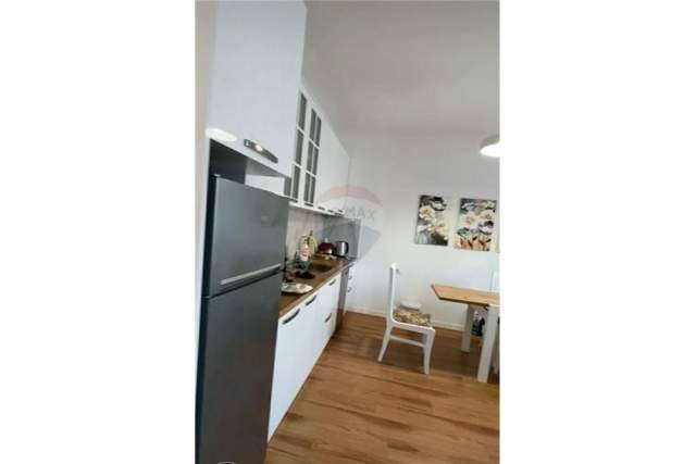 Tirane, jepet me qera apartament 1+1 70 m² 500 Euro (rruga barrikatave)