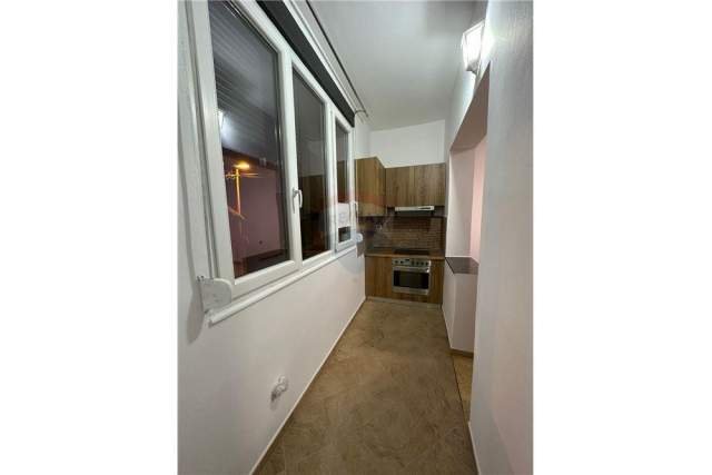 Tirane, jepet me qera apartament 100 m² 400 Euro (rruga e kavajes)