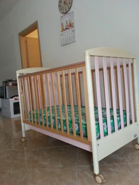 Tirane, shes krevat druri italian