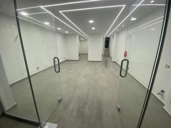 Tirane, jepet me qera Kati 0, 72 m² 300 Euro