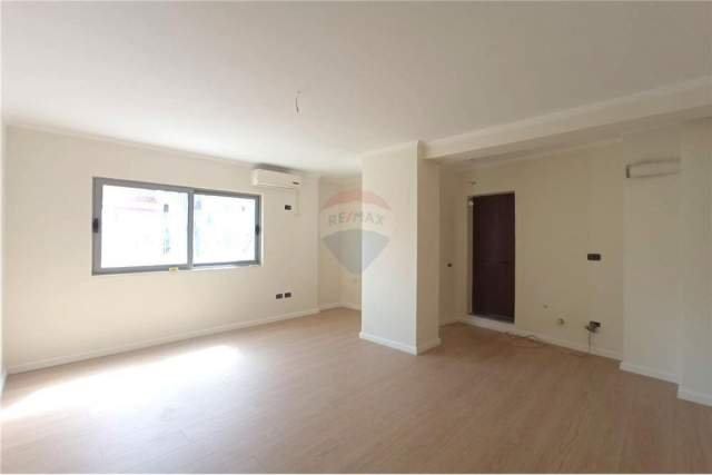 Tirane, shitet apartament 1+1 Kati 4, 79 m² 81.000 Euro (Pallati me SHigjeta)