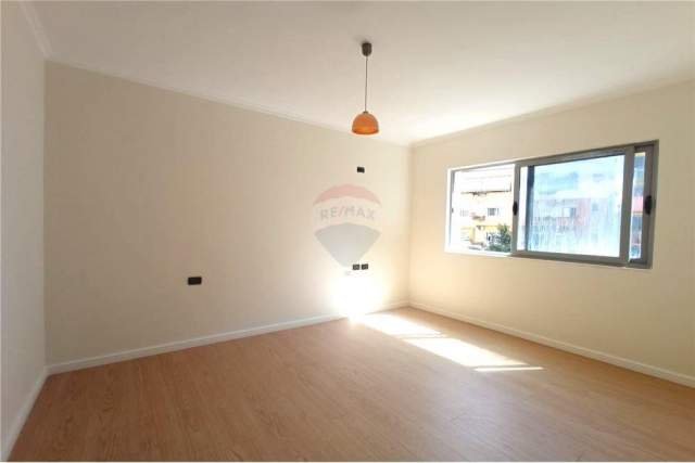 Tirane, shitet apartament 1+1 Kati 4, 79 m² 81.000 Euro (Pallati me SHigjeta)