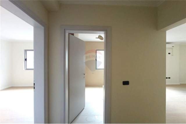 Tirane, shitet apartament 1+1 Kati 4, 79 m² 81.000 Euro (Pallati me SHigjeta)