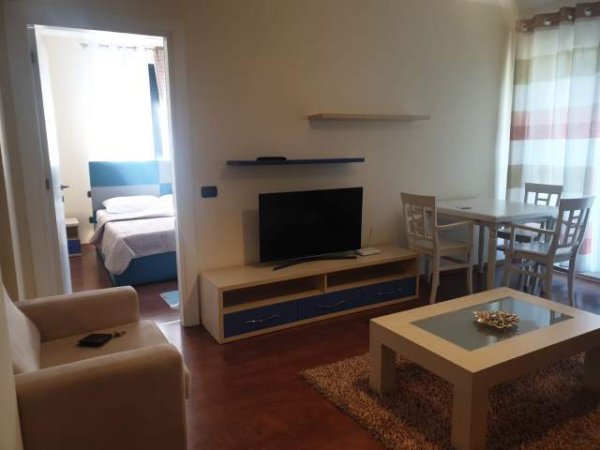 Tirane, jepet me qera apartament 1+1+A Kati 8, 63 m² 650 Euro (Rruga e Dibres)