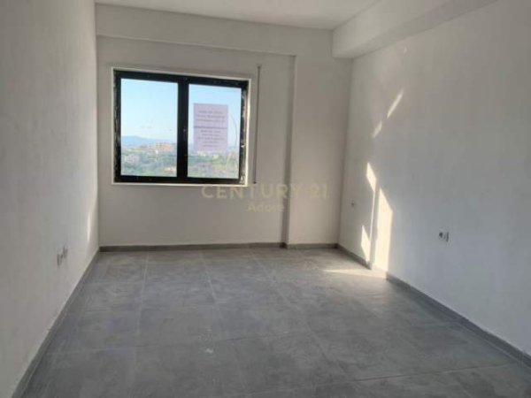 Tirane, jepet me qera zyre Kati 5, 134 m² 800 Euro (Rezidenca Kodra e Diellit)