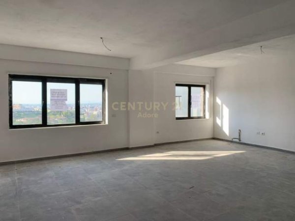 Tirane, jepet me qera zyre Kati 5, 134 m² 800 Euro (Rezidenca Kodra e Diellit)