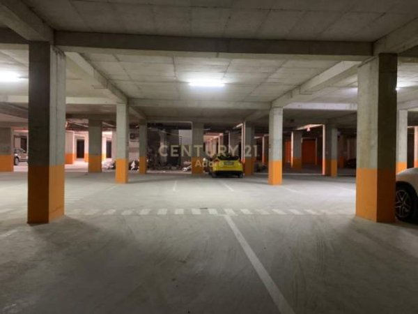Tirane, jepet me qera zyre Kati 5, 134 m² 800 Euro (Rezidenca Kodra e Diellit)