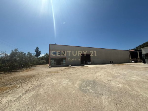 Tirane, jepet me qera ambjent biznesi Kati 0, 2.000 m² 3.600 € (PRUSH)