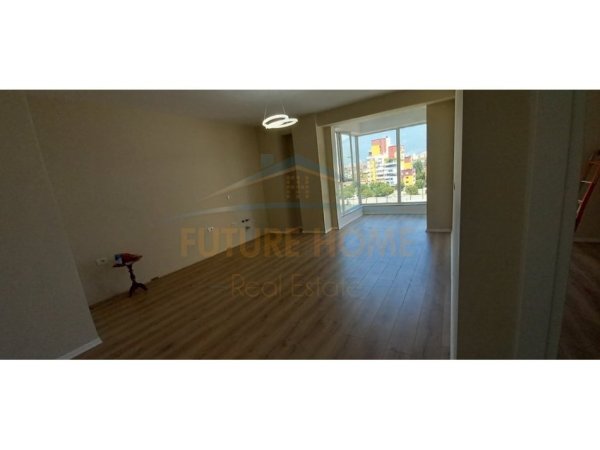 Tirane, jepet me qera zyre Kati 6, 85 m² 850 € 