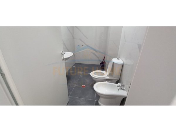 Tirane, jepet me qera zyre Kati 6, 85 m² 850 € 