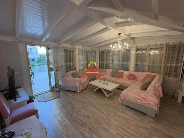 Vlore, shitet apartament+verande | Penthouse 2+1+Ballkon Kati 2, 155 m² 180.000 € (Rruga Sadik Zotaj)