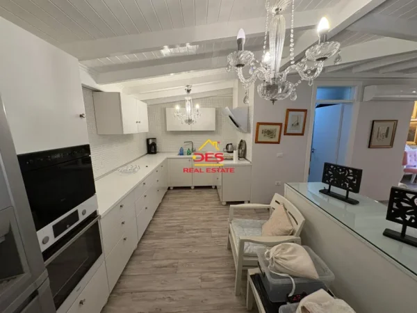 Vlore, shitet apartament+verande | Penthouse 2+1+Ballkon Kati 2, 155 m² 180.000 € (Rruga Sadik Zotaj)