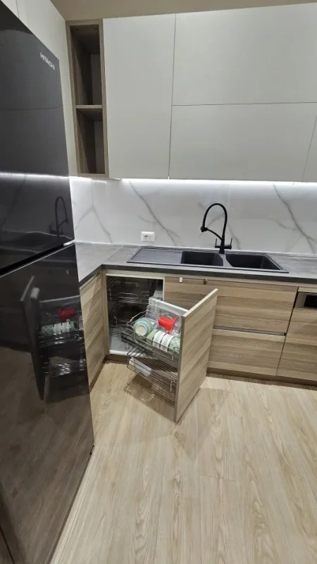 Tirane, jepet me qera apartament 3+1+Aneks+Ballkon Kati 2, 118 m² 1.200 € (RRUGA PETI)