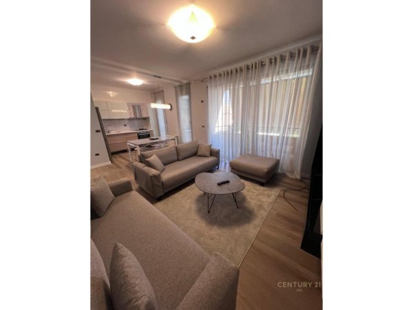 Tirane, jepet me qera apartament 2+1 Kati 4, 100 m² 800 € (MINISTRISE SE DREJTESISE)